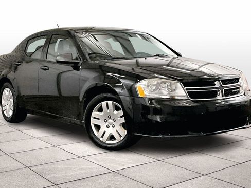 Used 2013 Dodge Avenger SE image 3