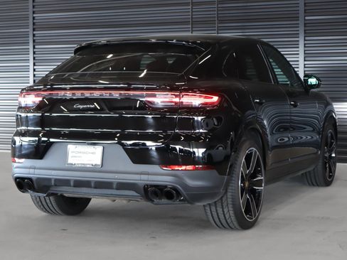 Certified 2023 Porsche Cayenne Platinum Edition image 10