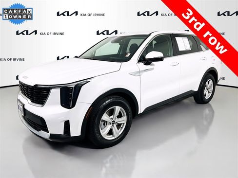 Certified 2025 Kia Sorento LX image 4