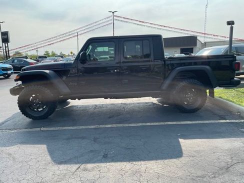 Used 2023 Jeep Gladiator Rubicon w/ Cold Weather Group AWD/4WD image 5