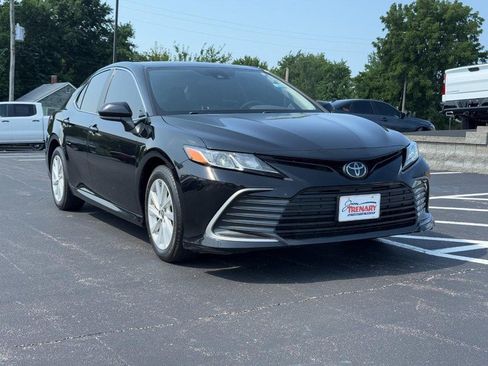Used 2022 Toyota Camry LE w/ Carpet Mat Package (TMS) AWD/4WD image 2