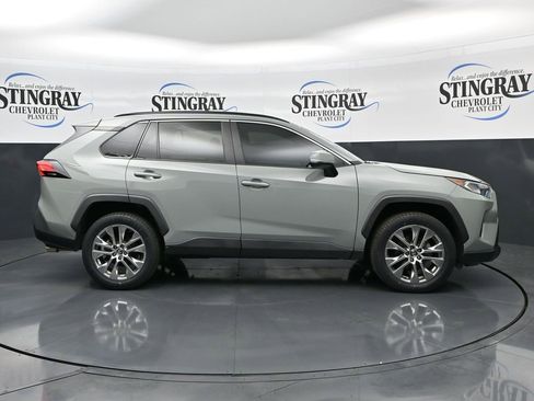 Used 2021 Toyota RAV4 XLE Premium image 8