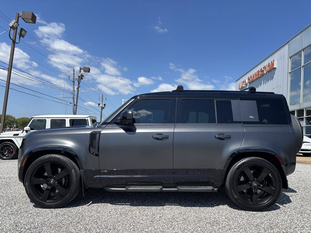 Used 2023 Land Rover Defender 110 V8 AWD/4WD image 2