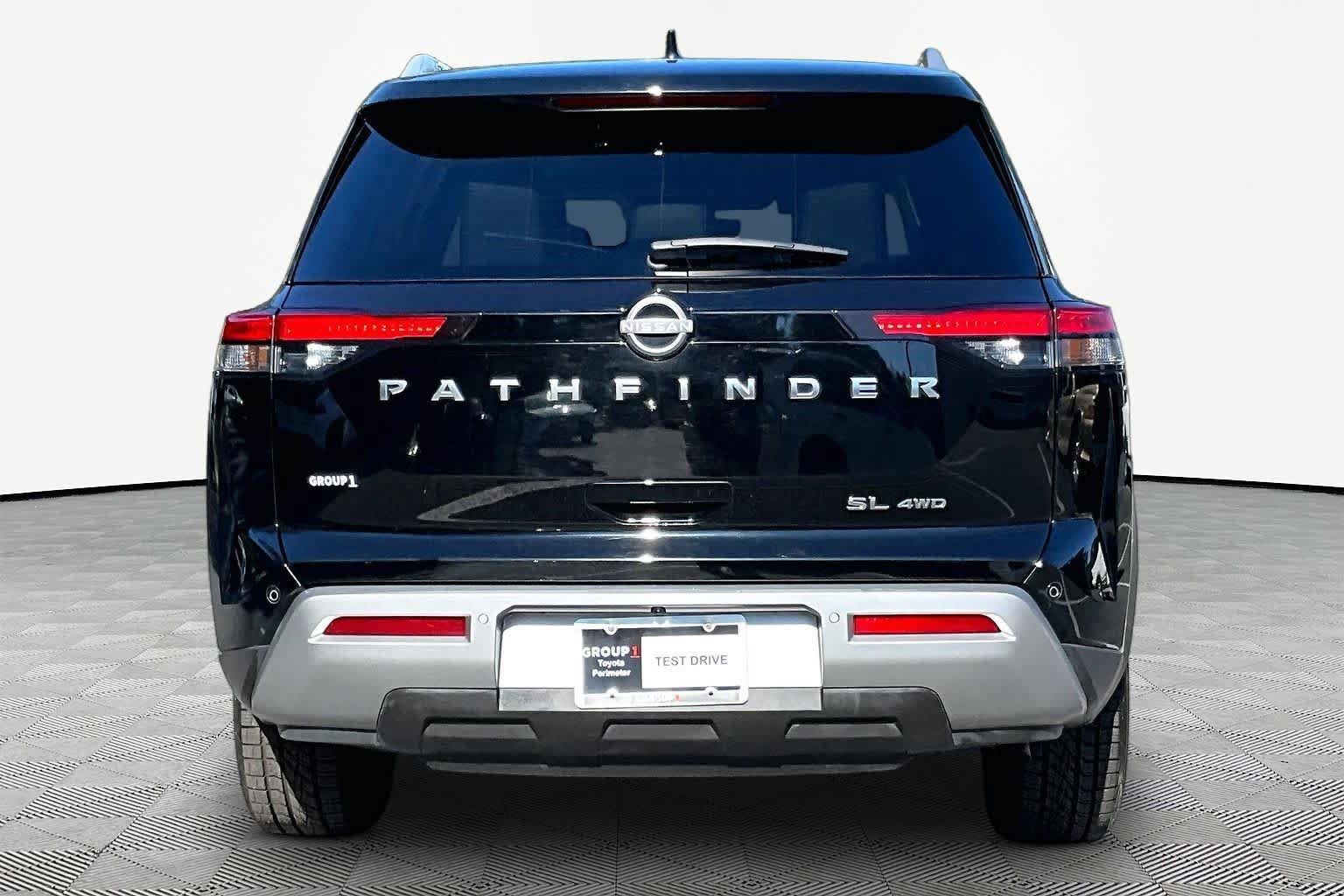 Used 2025 Nissan Pathfinder SL AWD/4WD image 5
