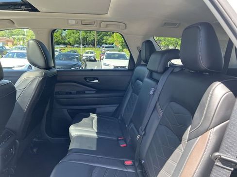 Used 2024 Nissan Pathfinder Platinum w/ Cargo Package AWD/4WD image 21