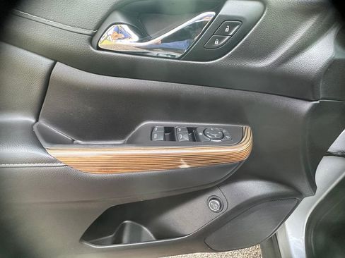 Used 2020 GMC Acadia SLE w/ Driver Convenience Package image 13