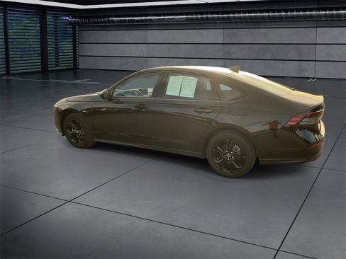 Used 2025 Honda Accord SE image 6