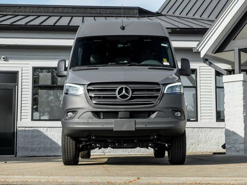 Used 2025 Mercedes-Benz Sprinter 2500 image 5