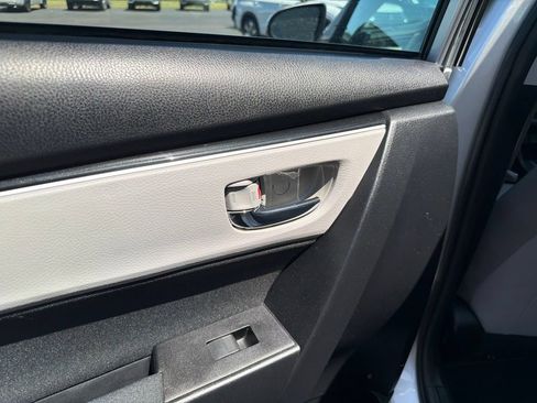 Used 2017 Toyota Corolla LE w/ Carpet Mat Package (TMS) FWD image 30