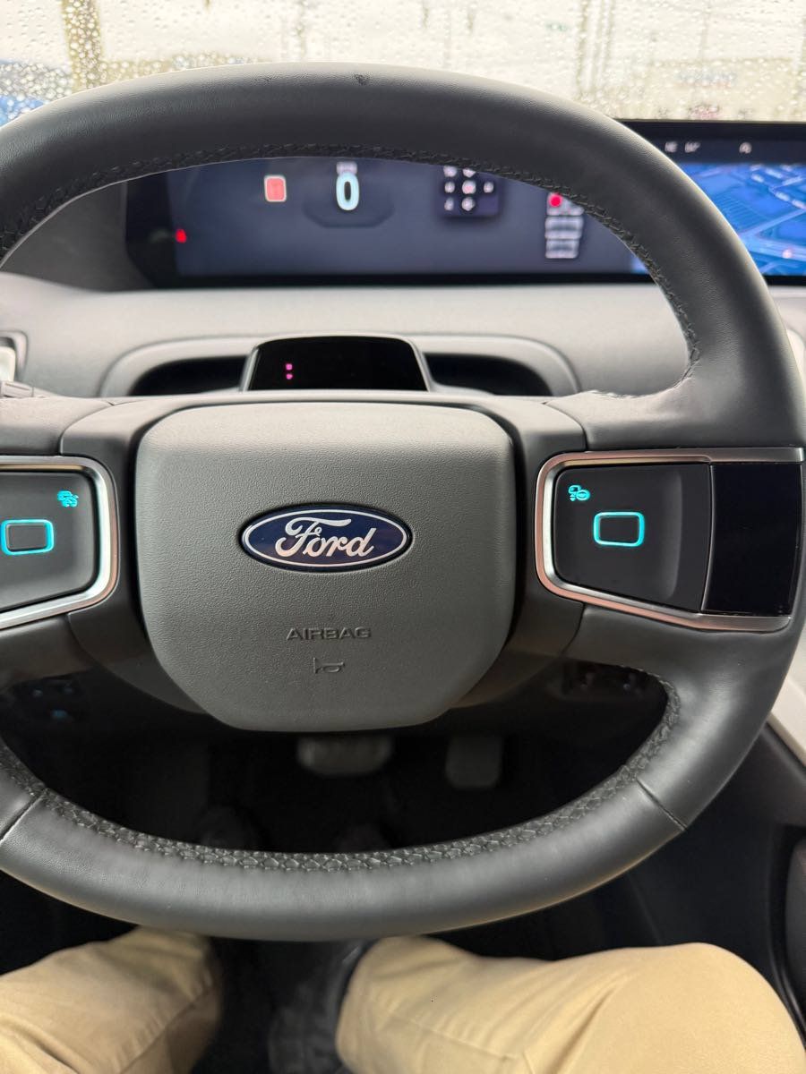 Used 2025 Ford Expedition Active AWD/4WD image 17