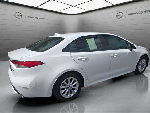 Used 2018 Toyota Camry SE image 5