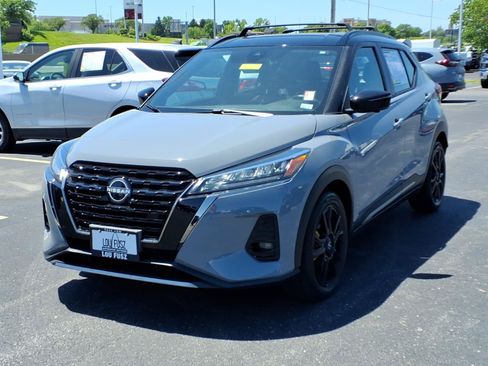 Used 2023 Nissan Kicks SR FWD image 2