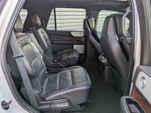 Used 2021 Lincoln Navigator Reserve image 33