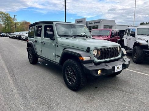 Used 2024 Jeep Wrangler Unlimited Sport AWD/4WD image 4