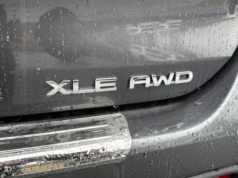 Used 2022 Toyota Highlander XLE image 14