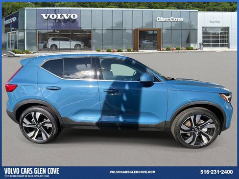 Used 2025 Volvo XC40 B5 Ultra w/ Climate Package image 3
