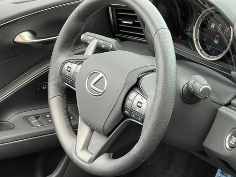 Used 2025 Lexus LC 500 Convertible w/ Touring Package RWD image 24