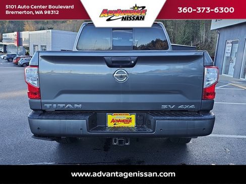 Used 2022 Nissan Titan SV w/ Accessory Utility Package image 4