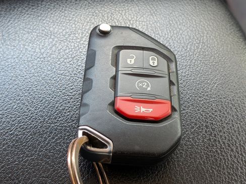 Used 2023 Jeep Gladiator Sport AWD/4WD image 35
