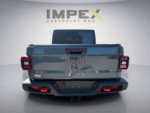 Used 2025 Jeep Gladiator Mojave w/ Convenience Group AWD/4WD image 4