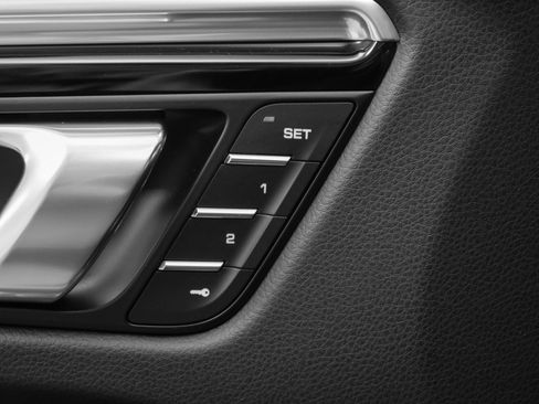 Certified 2025 Porsche Macan image 25