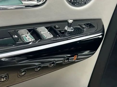 Used 2020 Rolls-Royce Phantom Sedan RWD image 24