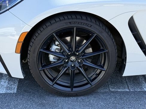 Used 2025 Toyota GR86 Premium w/ ALL Weather Mat Package (TMS) image 9
