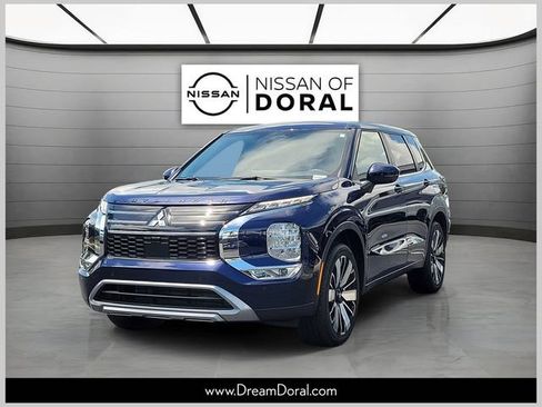 Used 2025 Mitsubishi Outlander SE FWD image 1