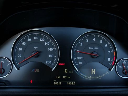 Used 2018 BMW M4 Convertible image 28