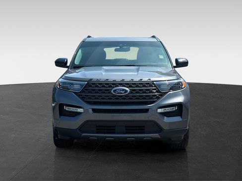 Used 2022 Ford Explorer XLT w/ Equipment Group 202A AWD/4WD image 2