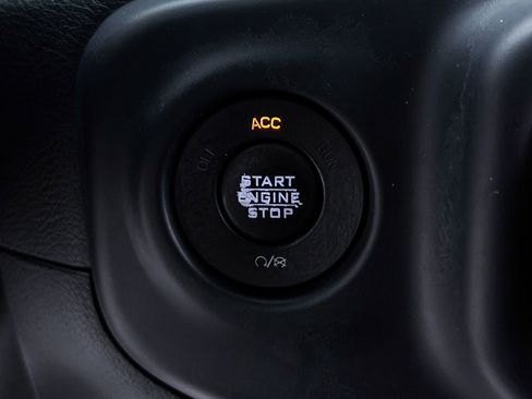 Used 2019 Jeep Wrangler Unlimited Sahara image 24