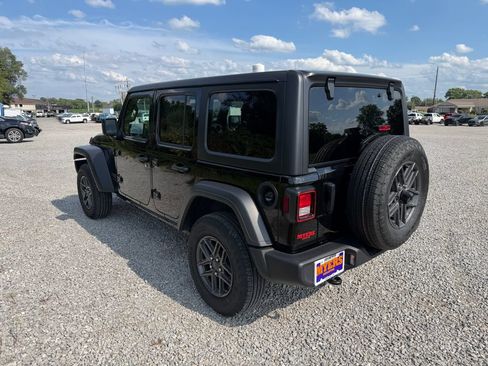 Used 2025 Jeep Wrangler Unlimited Sport AWD/4WD image 16