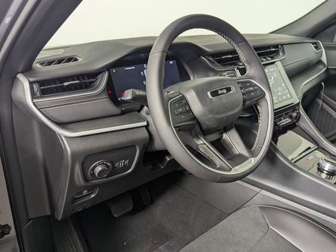 New 2025 Jeep Grand Cherokee Altitude image 13