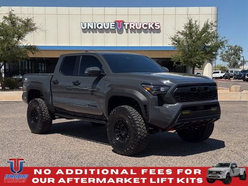 Used 2024 Toyota Tacoma TRD Off-Road w/ TRD Off Road Premium Package AWD/4WD image 4