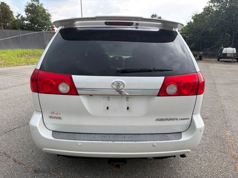 Used 2008 Toyota Sienna XLE FWD image 4