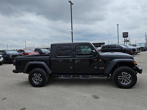Used 2024 Jeep Gladiator Mojave w/ Technology Group AWD/4WD image 6