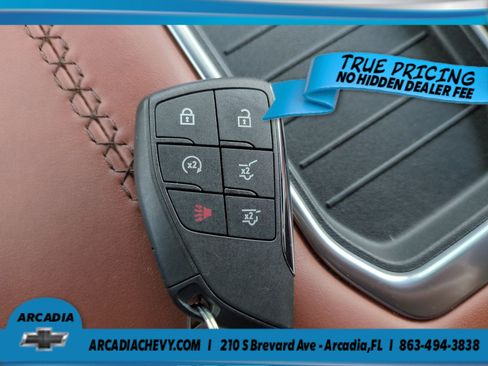 Used 2023 GMC Yukon Denali Ultimate AWD/4WD image 30