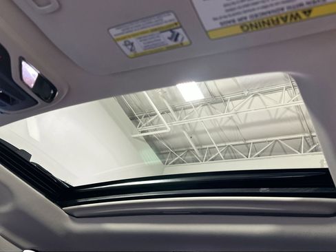 Used 2023 Subaru Outback Premium image 31