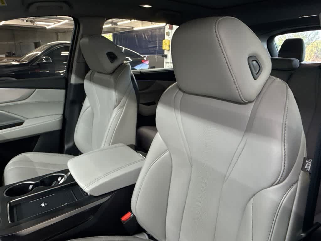 Used 2025 Acura MDX w/ Technology Package FWD image 14