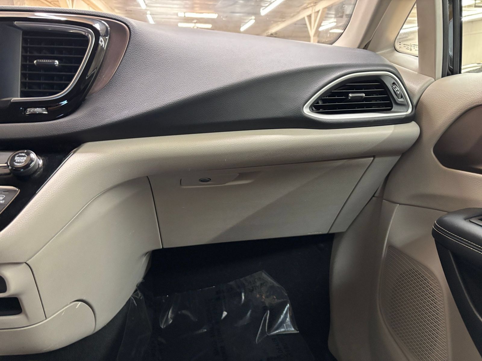 Used 2024 Chrysler Voyager LX FWD image 37