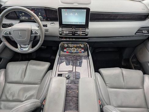 Used 2021 Lincoln Navigator Reserve w/ Luxury Package image 18