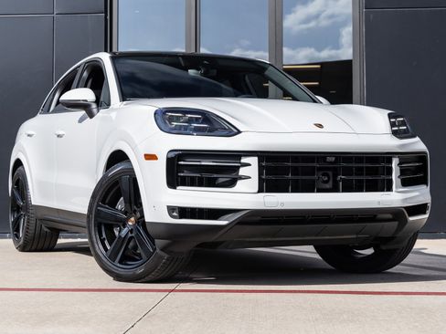 Used 2025 Porsche Cayenne Coupe image 6