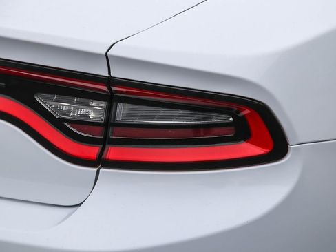 Used 2019 Dodge Charger SXT image 10