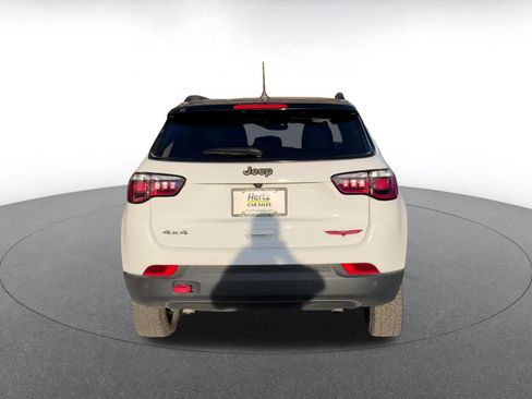 Used 2025 Jeep Compass Trailhawk image 12