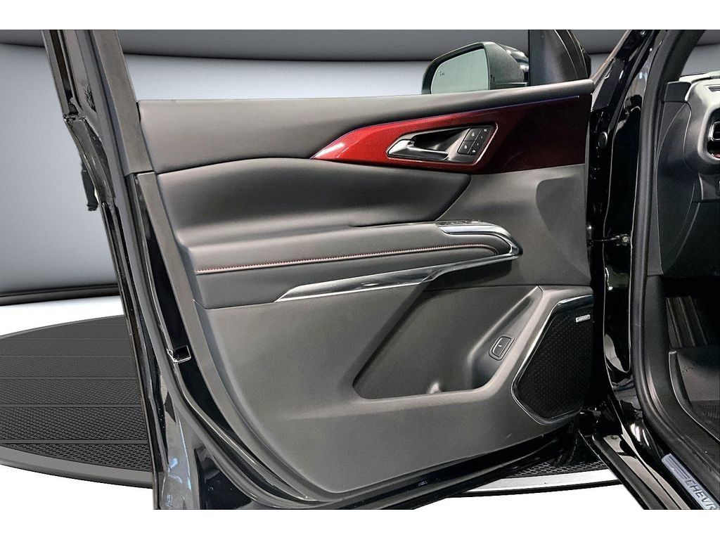 New 2026 Chevrolet Traverse RS w/ LPO, Floor Liner Package FWD image 36