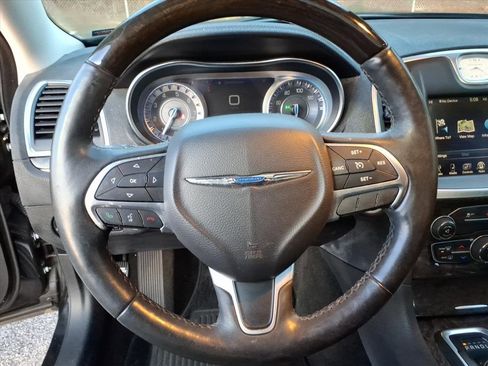 Used 2016 Chrysler 300 C image 18