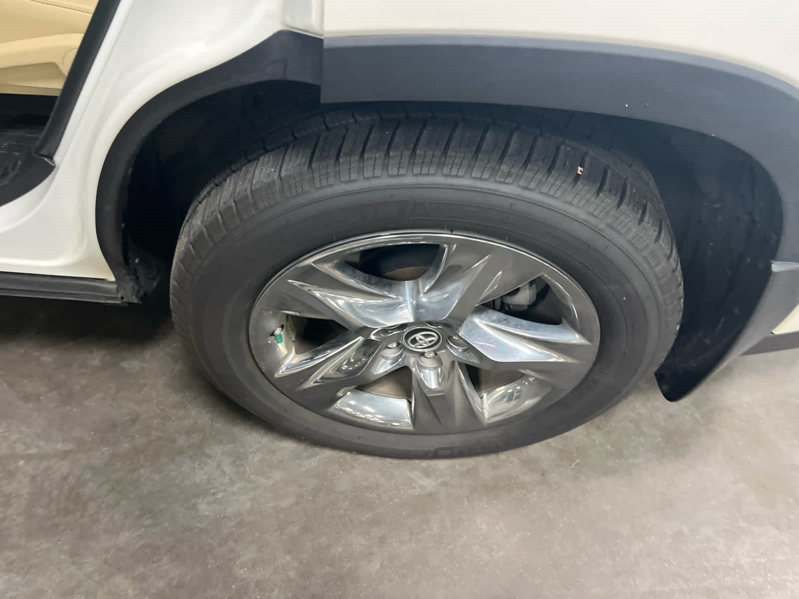 Used 2018 Toyota Highlander Limited Platinum AWD/4WD image 10
