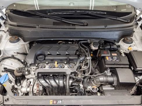 Used 2025 Hyundai Venue SEL FWD image 3