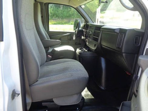 Used 2014 Chevrolet Express 3500 RWD image 19