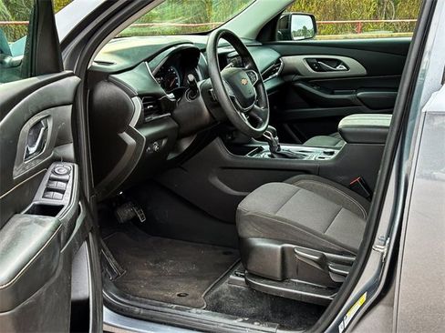 Used 2021 Chevrolet Traverse LS image 10